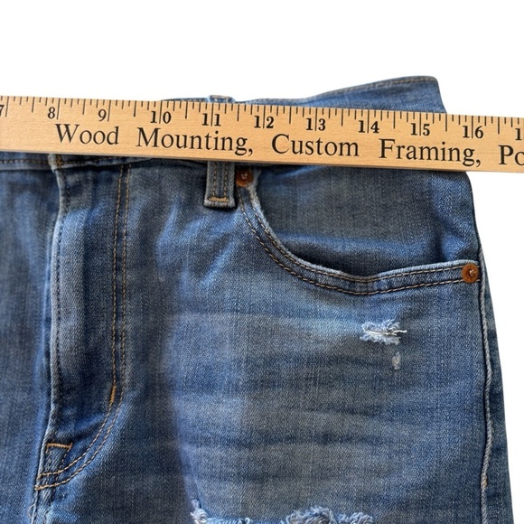 Levi's High Rise Jean Shorts Size 31 Stretch Denim Distressed Bootie
Beachy - Picture 9 of 12